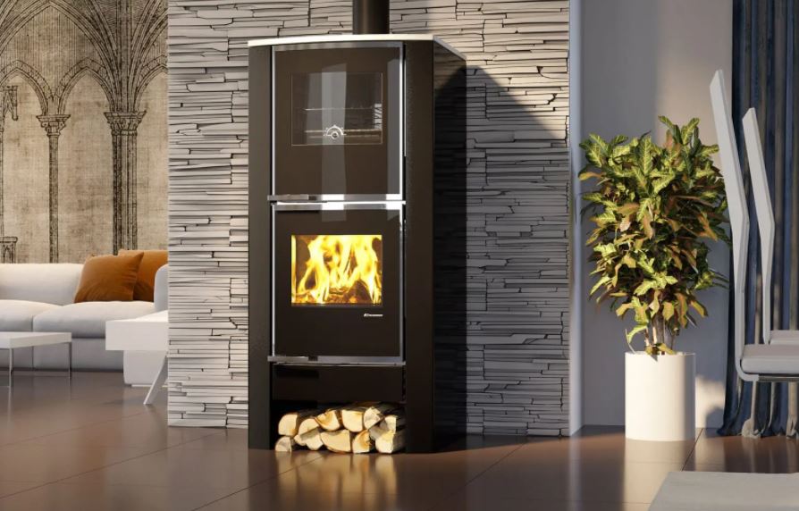 Poêle à bûches Z60F de De Manincor - Exemple de poêle mixant petite cuisine et confort